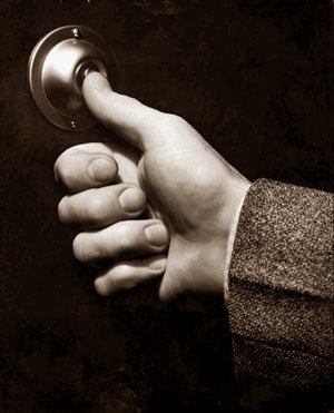 звонок в закрытую дверь